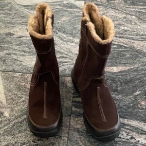 Clarks Boots Winter Leather Suede Women’s Size 9.5 Medium Brown Comfort Warm